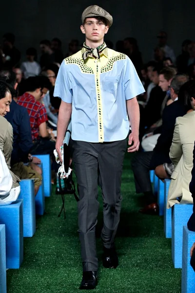 Look 10